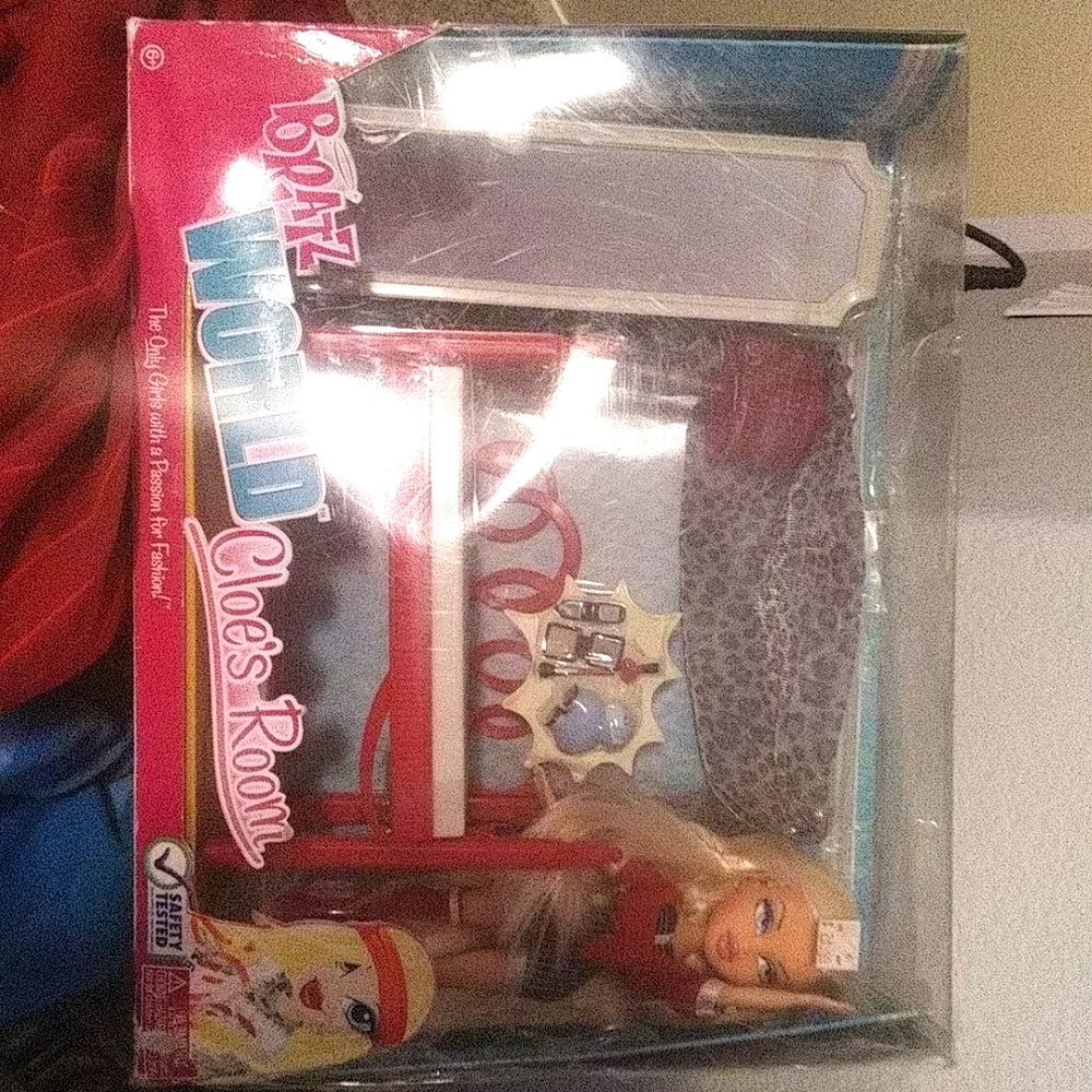bratz world closes bedroom $110.
